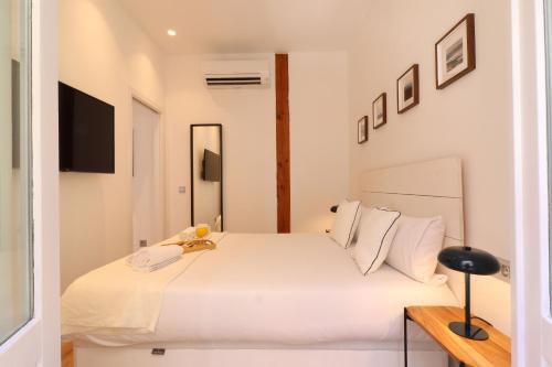 Reina Sofia Suite I - image 11