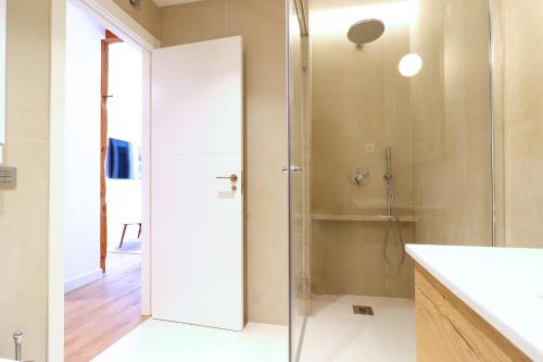 Reina Sofia Suite I - image 9