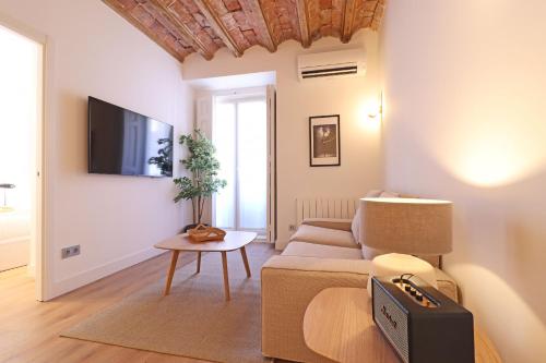 Reina Sofia Suite II - image 11