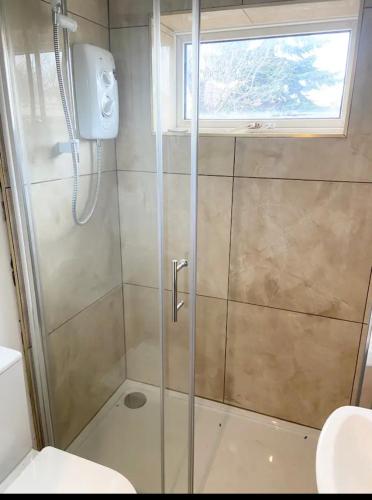 Beautiful 4 Bedroom 2 bathroom House close to city centre, Лидс (фото 10)