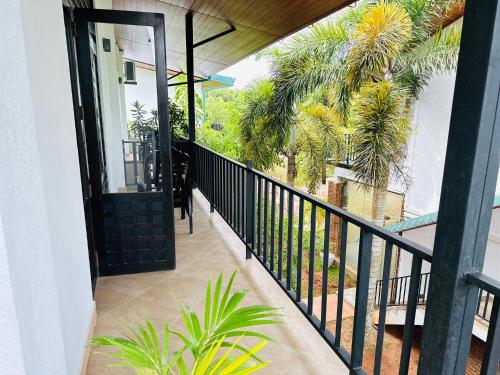 balkon/taras, Gamodh Citadel Resort in Anuradhapura