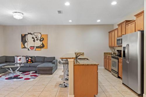 4 Bedrooms 3 Baths Paradise Palms 8953 Cp image