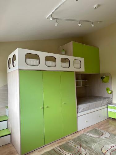 Dvaro slenio cottage with terrace and parking in ปูร์มาแล