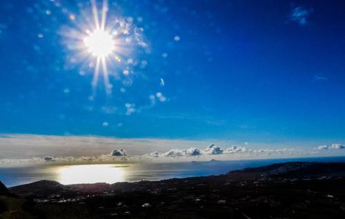 A környék, ENA suites Santorini in Moni Profitou Iliou