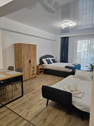 DelEric apartments
