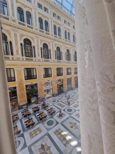 Suite Galleria Umberto I 3