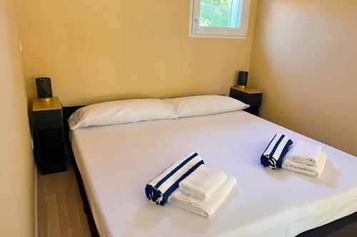 Fee4Me Cabin with pool and garden