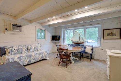 Cozy Nantucket Cottage on St Marys River! - image 7