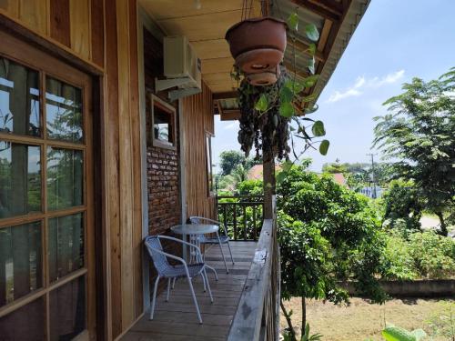 Terraza/balcón, Bua Guest House in Medan Amplas