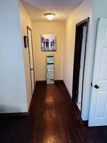 Peaceful Bungalow Getaway 10min Airport & Downtown in Riverdale, USA