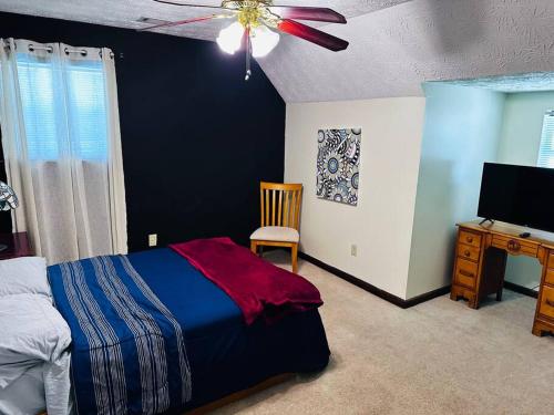 Peaceful Bungalow Getaway 10min Airport & Downtown in Riverdale, USA