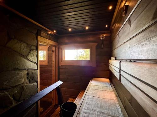 Tunnelmallinen ilmastoitu järvenrantahuvila (Tunnelmallinen ilmastoitu jarvenrantahuvila) in 佩賴塞奈約基