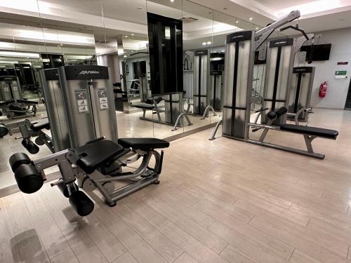 Stylish Urban Oasis Icon City with Sky Pool and Cozy Interior Stylish Urban Oasis Icon City with Sky Pool and Cozy Interior