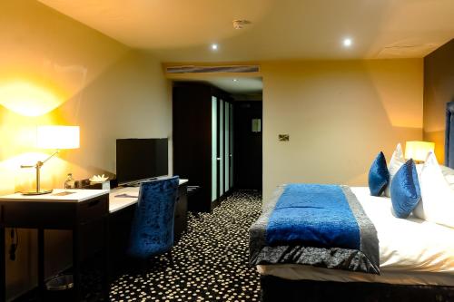 Ten Square Hotel - image 3