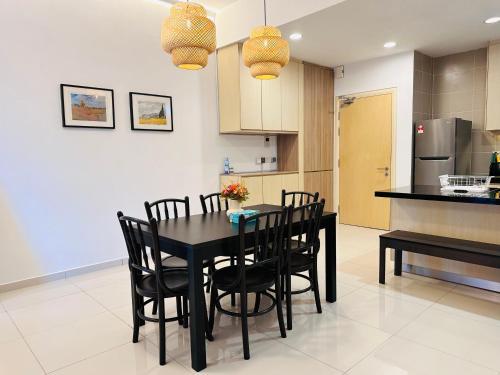 Stylish Urban Oasis Icon City with Sky Pool and Cozy Interior Stylish Urban Oasis Icon City with Sky Pool and Cozy Interior