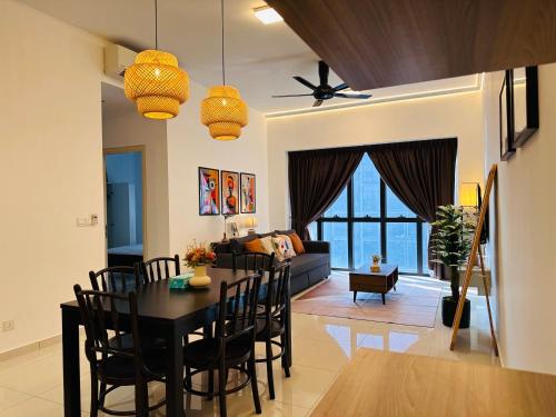 Stylish Urban Oasis Icon City with Sky Pool and Cozy Interior Stylish Urban Oasis Icon City with Sky Pool and Cozy Interior