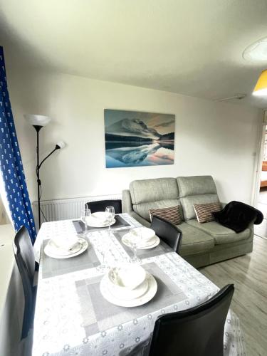 3 Bed Serviced Accommodation with Free Parking & Tram Stop, 10 minutes from Airport and Center 3 Bed Serviced Accommodation with Free Parking & Tram Stop, 10 minutes from Airport and Center