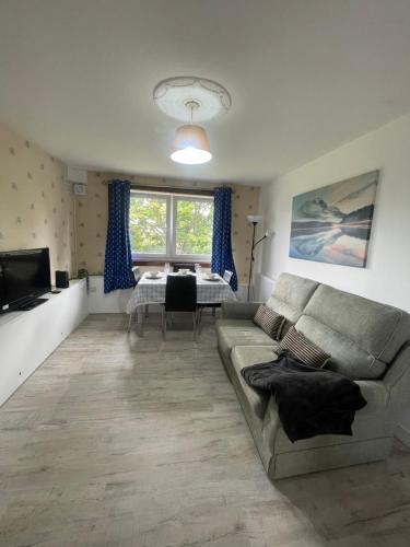 3 Bed Serviced Accommodation with Free Parking & Tram Stop, 10 minutes from Airport and Center 3 Bed Serviced Accommodation with Free Parking & Tram Stop, 10 minutes from Airport and Center