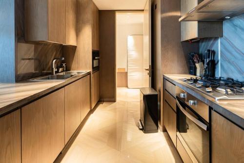 Exclusive 2BR in Five Palm Jumeirah - Beach Access - image 5