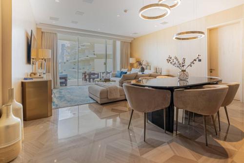 Exclusive 2BR in Five Palm Jumeirah - Beach Access - image 4