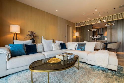 Exclusive 2BR in Five Palm Jumeirah - Beach Access - image 10
