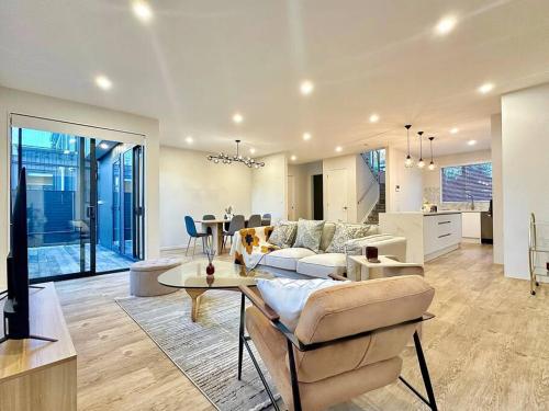 New Spacious 4Beds Family Home near Auckland Zoo