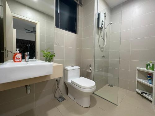 Stylish Urban Oasis Icon City with Sky Pool and Cozy Interior Stylish Urban Oasis Icon City with Sky Pool and Cozy Interior