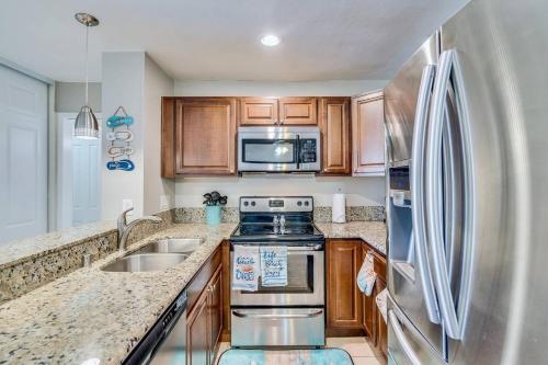 Pacific Beach Resort Condo - Walk to the Beach in San Diego, USA