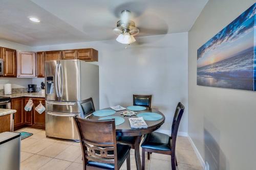 Pacific Beach Resort Condo - Walk to the Beach in San Diego, USA