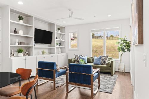 Walk to 12 South and Belmont with Garage FirePit and Patio