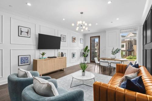 Rooftop Deck Firepit and Garage Walk to 12 South and Restaurants