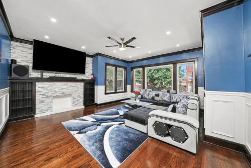 Gorgeous 5 BR Gem with Games in Ashburn