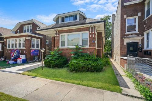 vhod, Gorgeous 5 BR Gem with Games in Ashburn