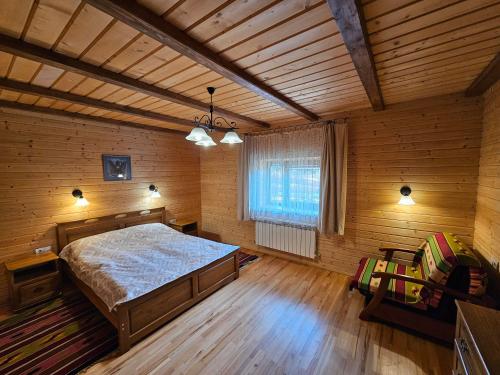 1 queen bed, 1 sofa bed