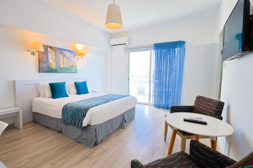 Standard Double or Twin Room image 3