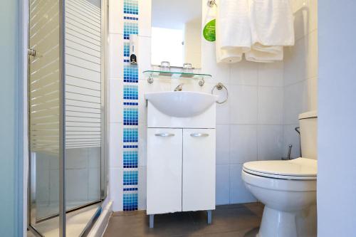 Standard Double or Twin Room image 5