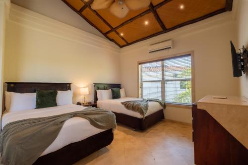 Placencia Resort - Tap to explore photos