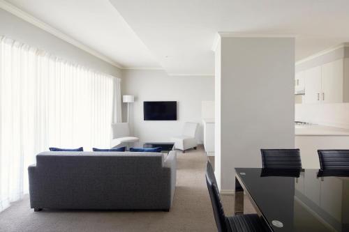 Four-Bedroom Deluxe Apartment