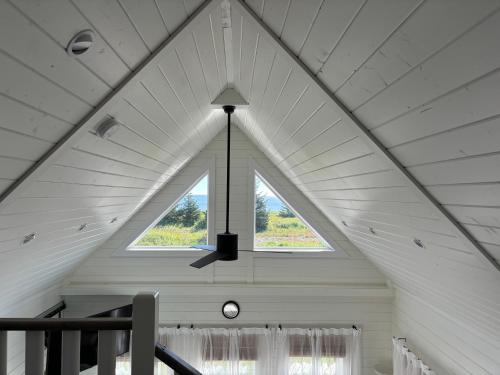 Sunrise Cabin- The Loft - secluded Beach front guest house in Sandspit (BC)