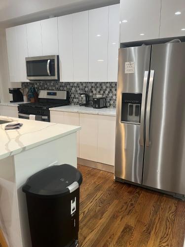 Chic Euro City Getaway- Close to Downtown in Chicago, USA