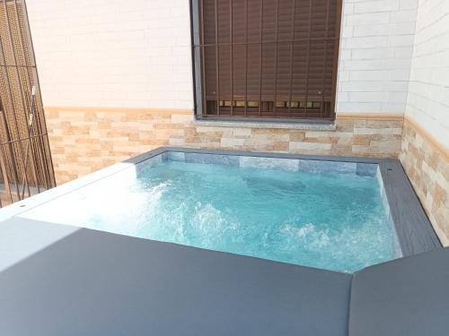 Pezsgőfürdő, vll Vivienda rural a las puertas de Doñana Piscina y Cargador electrico (vll Vivienda rural a las puertas de Donana Piscina y Cargador electrico) in Villamanrique de la Condesa