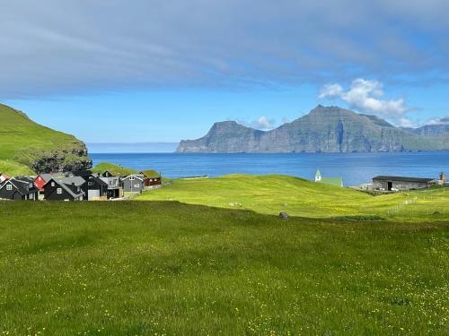 Luxury Cottage with Stunning Views - Okkara summarhús við Gjógv (Luxury Cottage with Stunning Views - Okkara summarhus við Gjogv) in Gjogv
