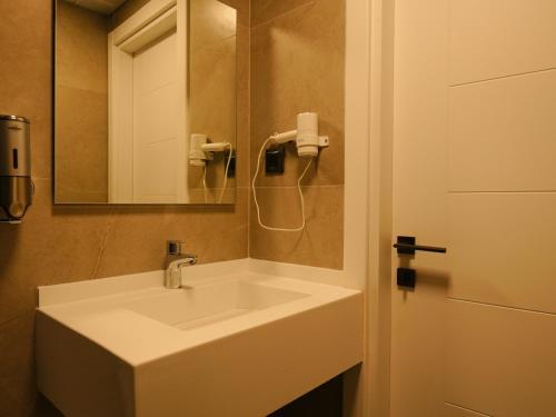 Single Room image 2