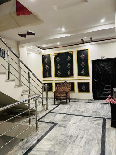 The Luxury Girls Hostel- LDA Avenue - image 9