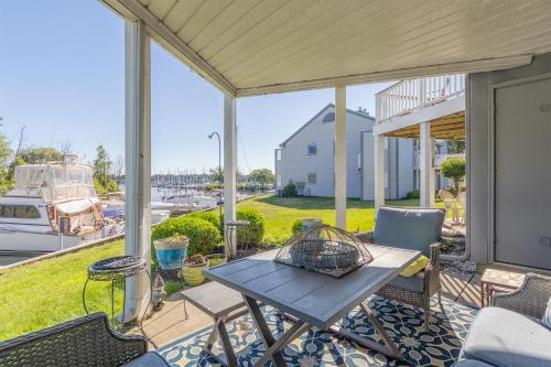 Marina Vista - Marina Views - New Vacation Rental - Cozy Getaway in Douglas, USA