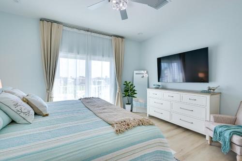 Chic Hudson Townhome Walk to the Beach! in ฮัตสัน(FL)