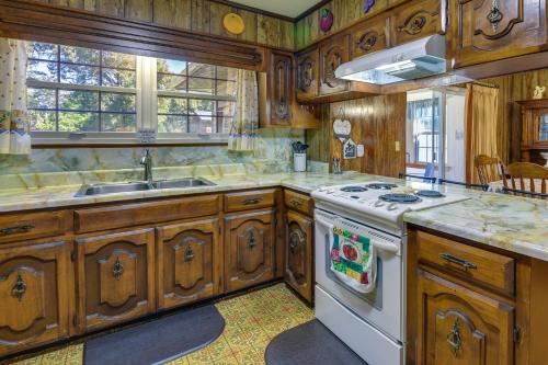 Vintage Chipley Getaway on Large Private Property in Chipley (Florida)