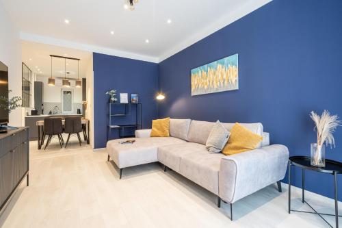 Admiral Blue Apartment with balcony 3