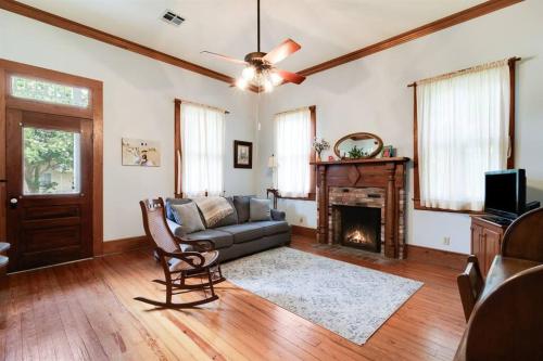 Historic Home, Downtown Scott, Sleeps 6, Near Interstate 10 Historic Home, Downtown Scott, Sleeps 6, Near Interstate 10