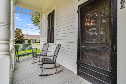 Historic Home, Downtown Scott, Sleeps 6, Near Interstate 10 Historic Home, Downtown Scott, Sleeps 6, Near Interstate 10